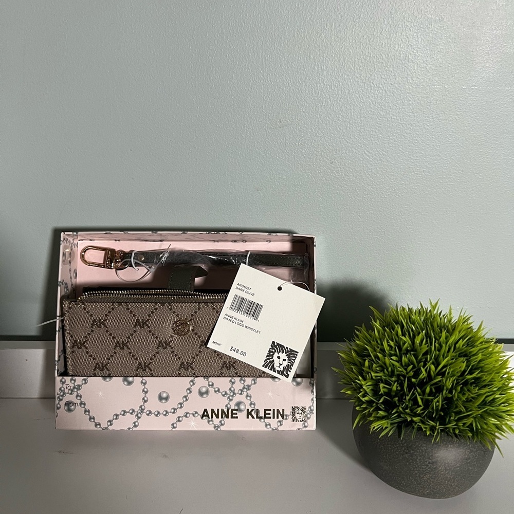 Anne Klein Wallet Wristlet. Brand New With Tags